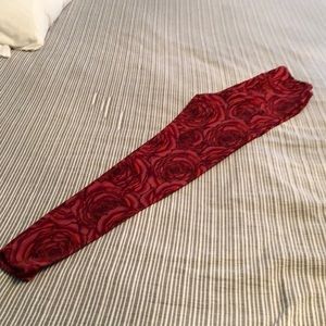 Lularoe Red Roses 🌹 OS Leggings